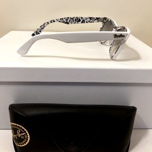 Ray Ban Wayfarer 2010 Rare Prints Comic Special Series Sunglasses White w/ Case